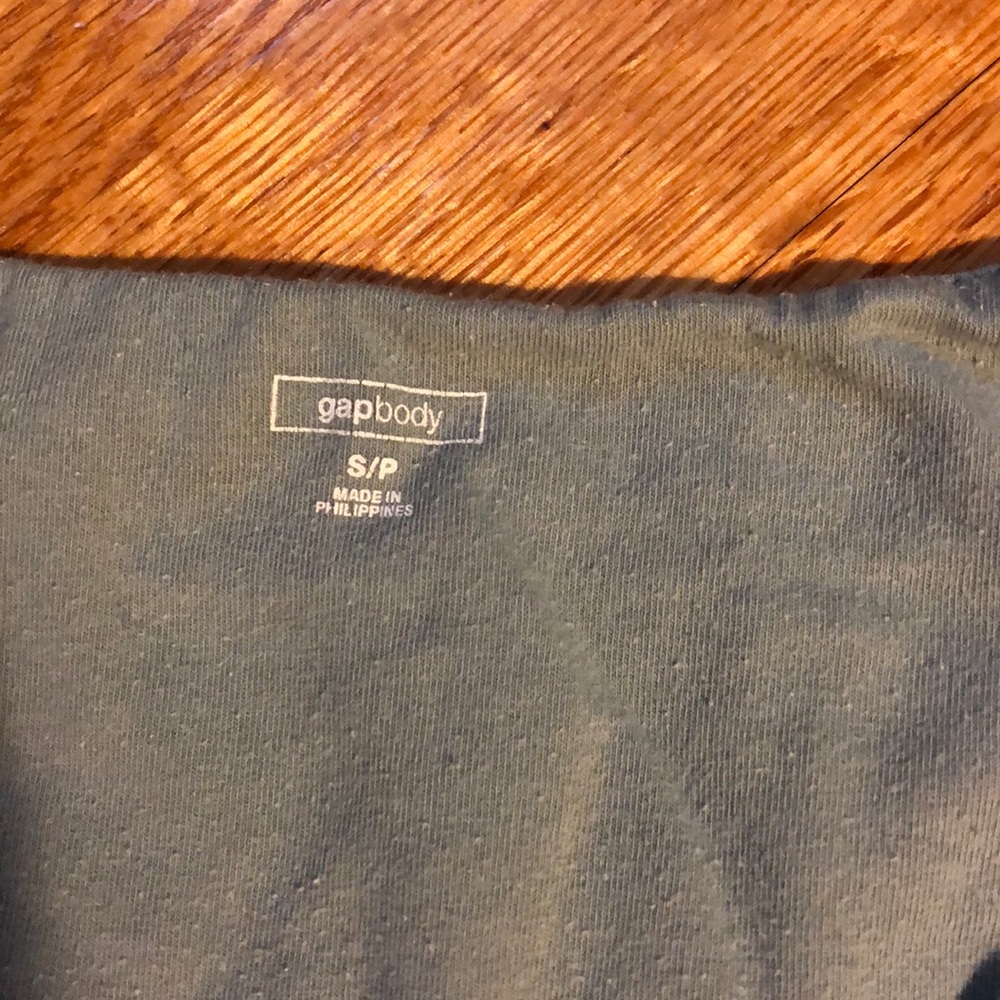 Workout top - Picture 2 of 2